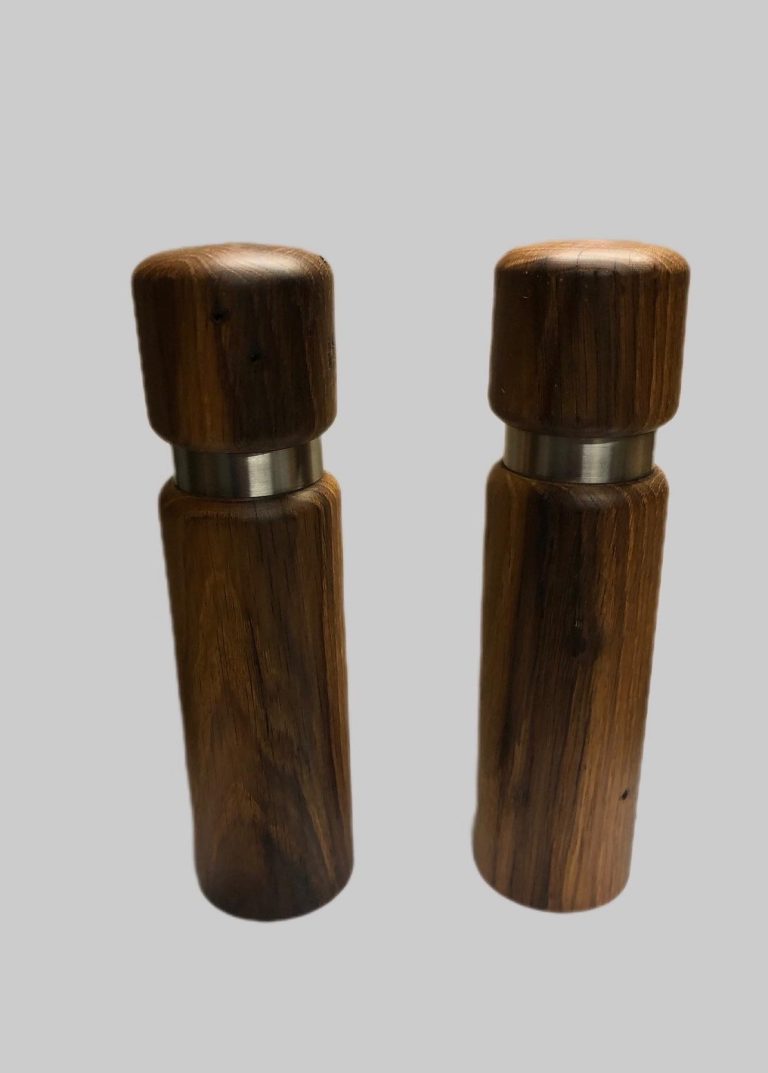 Gewürzmühlen aus sehr alter Eiche mit Edelstahlring und Crushgrind Mahlwerk